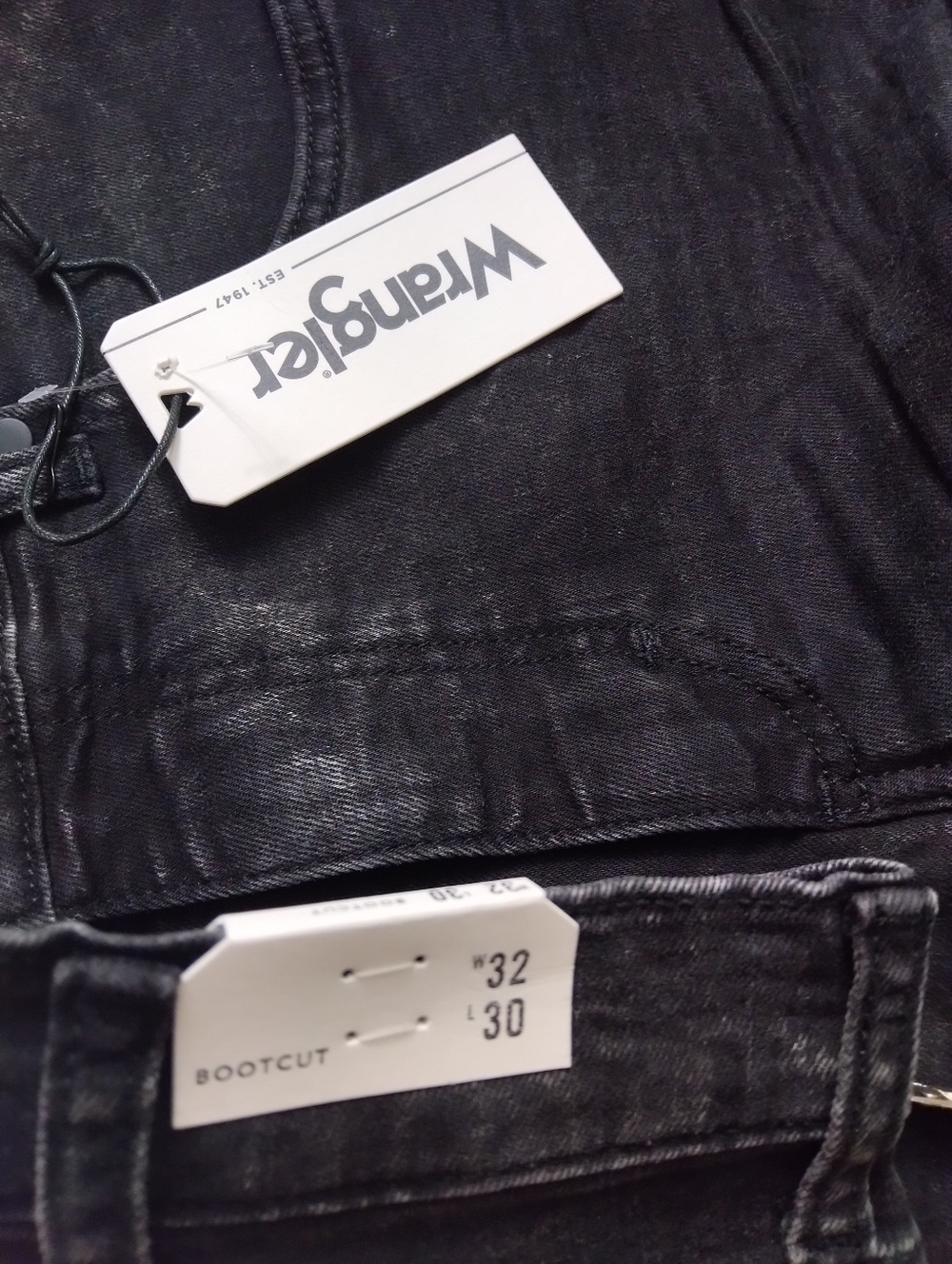 Wrangler Men's Black  Jeans with Subtle Distress New 32 X 30 - Picture 2 of 8
